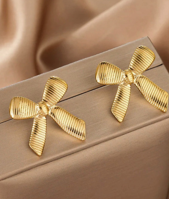 Gold plated anti-tarnish Bow themed earrings - Image 3